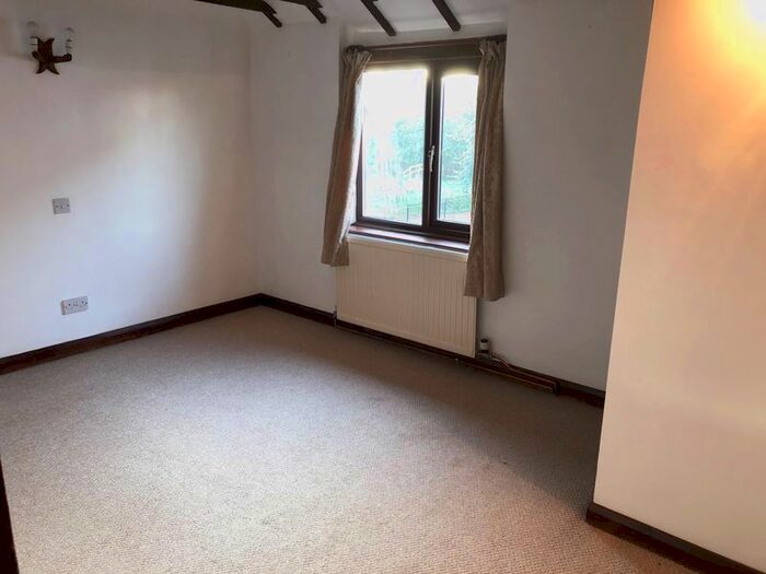 3 Bedroom Semi-Detached House To Rent In Preston Wynne, Hereford HR1