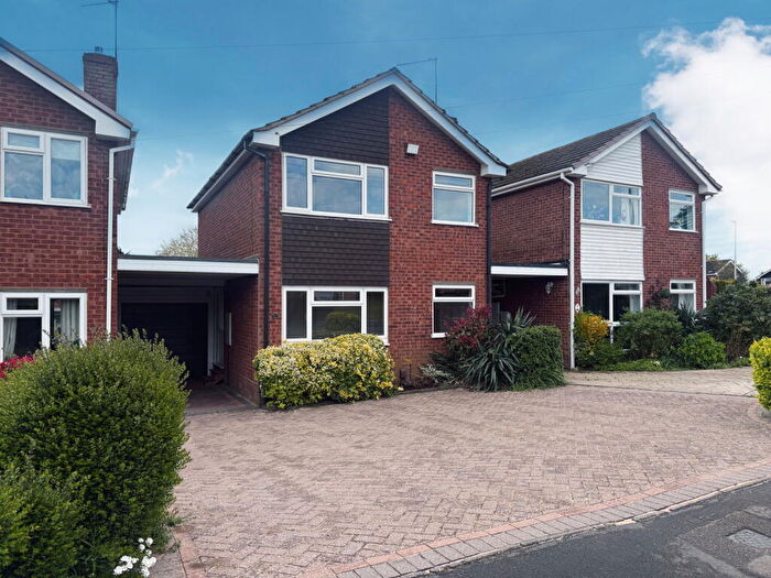 3 Bedroom Link Detached House For Sale In Herondale Road, Wollaston, Stourbridge, DY8