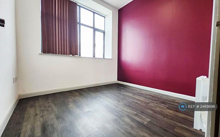 1 Bedroom Flat To Rent In Drake Street, Rochdale, OL16