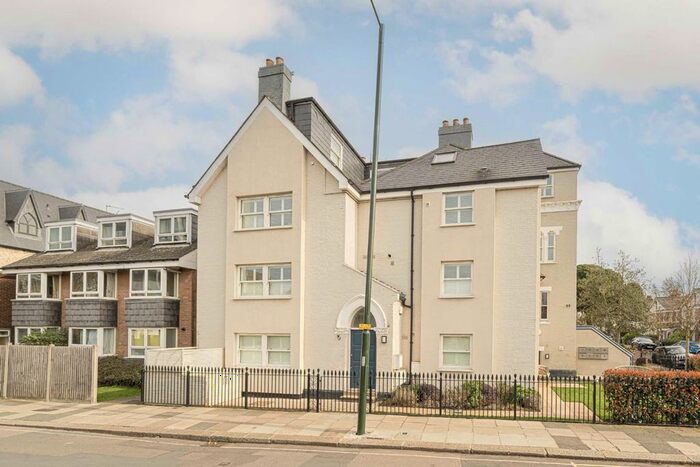 2 Bedroom Flat To Rent In Bridgeman Road, Teddington, TW11