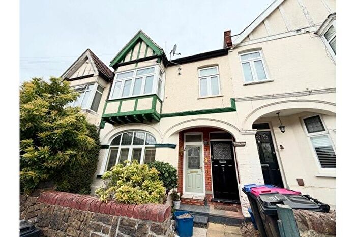 2 Bedroom Property To Rent In Torquay Drive, Leigh-on-Sea, Essex, SS9
