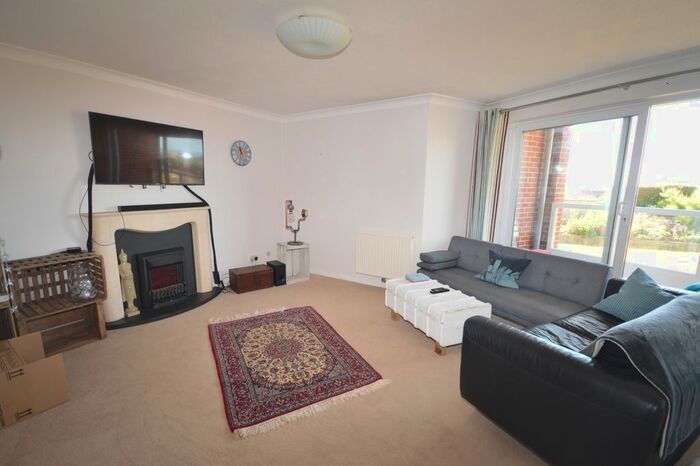 3 Bedroom Flat To Rent In Camden Hurst, Milford On Sea, Hampshire SO41 0Wp
