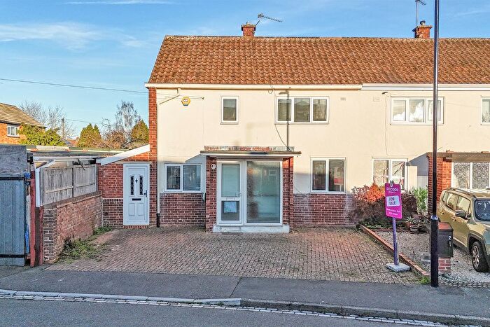 3 Bedroom Semi Detached House For Sale In Gage Close, Maidenhead, Berkshire, SL6