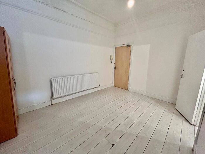 1 Bedroom Flat To Rent In Ferme Park Road, N8