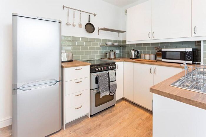 4 Bedroom House To Rent In Cameron Street, L7