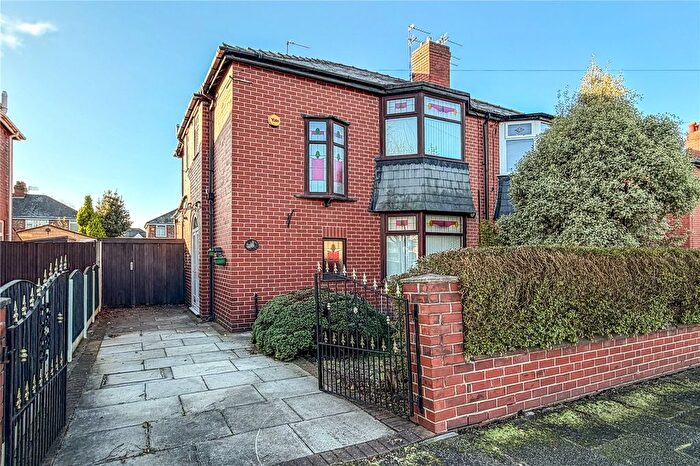 3 Bedroom Semi Detached House For Sale In St. Georges Square, Chadderton, Oldham, Greater Manchester, OL9