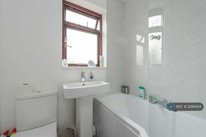 4 Bedroom Semi-Detached House To Rent In Frankpledge Road, Coventry, CV3