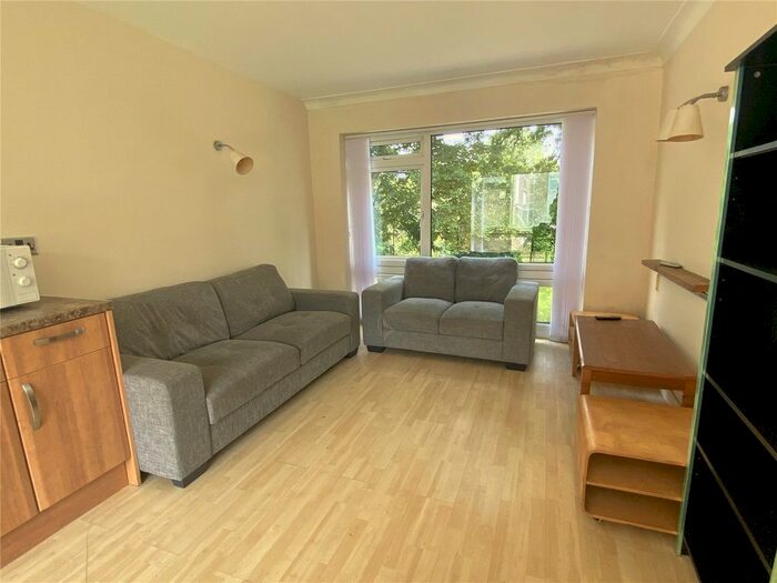 3 Bedroom Flat To Rent In Wilmslow Road, Manchester, Greater Manchester, M14