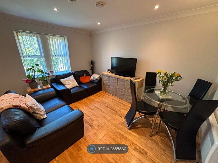 2 Bedroom Flat To Rent In Hillside House, Leeds, LS6