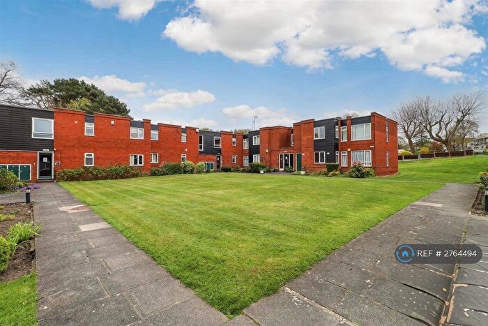 2 Bedroom Flat To Rent In Blackmoor Court, Leeds, LS17