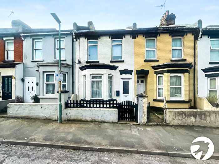 3 Bedroom Terraced House To Rent In Shakespeare Road, Gillingham, Kent, ME7