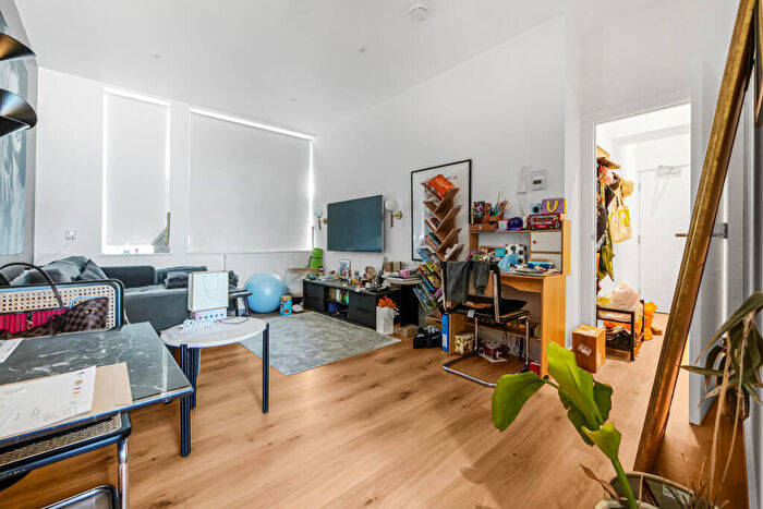 1 Bedroom Flat For Sale In George Lane, South Woodford, Redbridge, London, E18