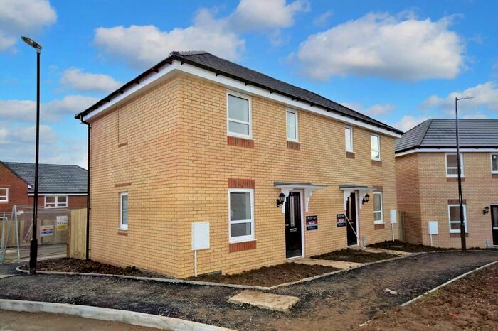 2 Bedroom Semi-Detached House To Rent In St. George's Gate, Newport, PO30