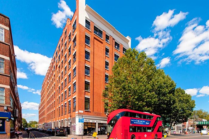 Flat To Rent In City View House, Bethnal Green Road, London, E2