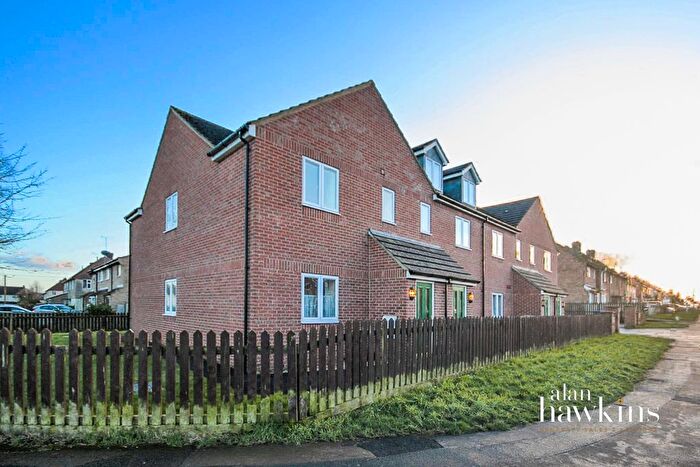 2 Bedroom Flat To Rent In Rose Court, Royal Wootton Bassett, SN4