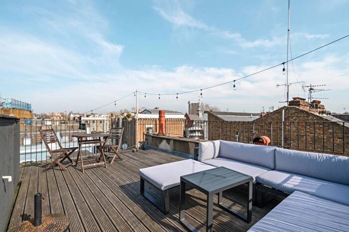 2 Bedroom Flat To Rent In Ladbroke Crescent, W11