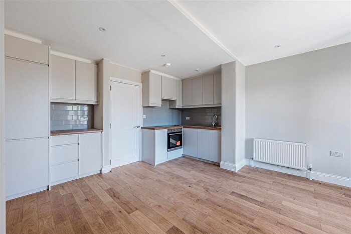 1 Bedroom Flat To Rent In Berrymead Gardens, London, W3