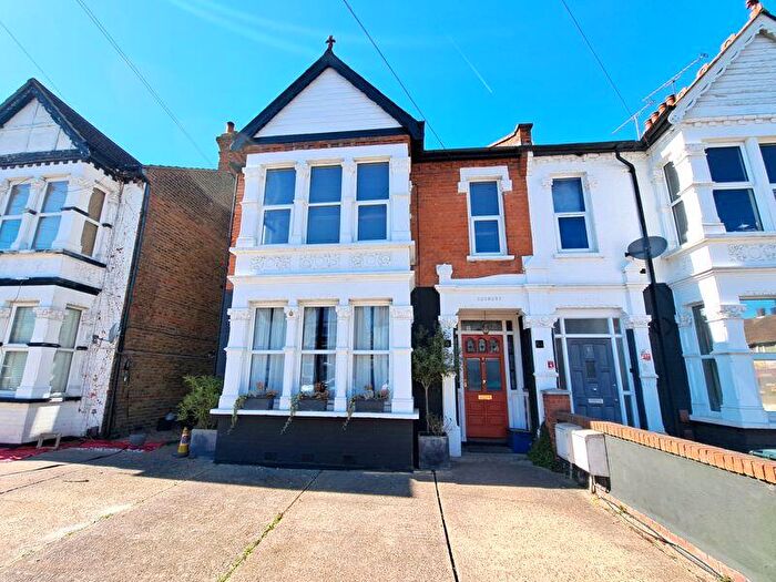 2 Bedroom Flat To Rent In Ceylon Road, Westcliff-On-Sea, SS0