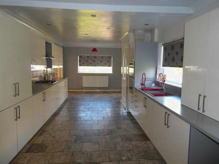 3 Bedroom Detached Bungalow To Rent In Brooklyn Drive, Humberston, Grimsby, DN36
