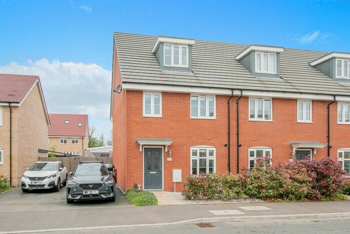 3 Bedroom Semi-Detached House For Sale In Vale View Road, Sproughton, Ipswich, IP8