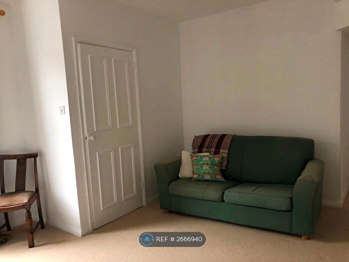 1 Bedroom Flat To Rent In High Street, Newport Pagnell, MK16