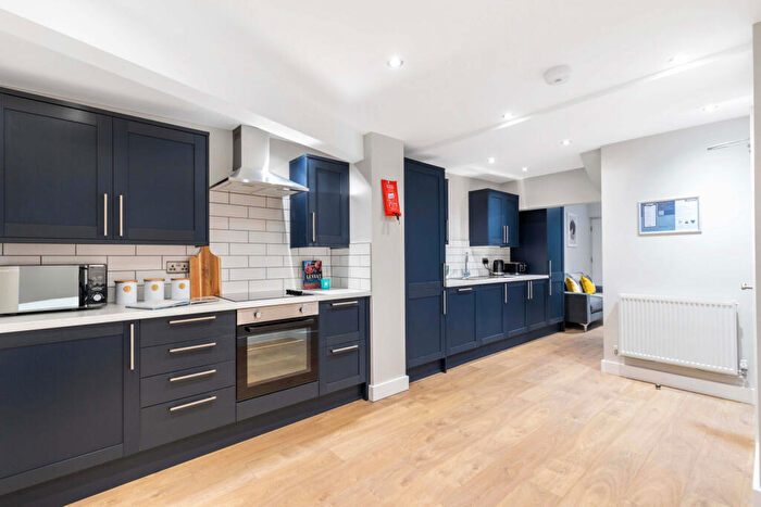 6 Bedroom House To Rent In Hartley Avenue, Leeds, LS6