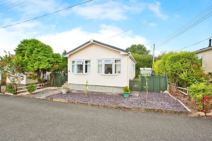 2 Bedroom Mobile/park Home For Sale In College Close, Long Load, Langport, TA10