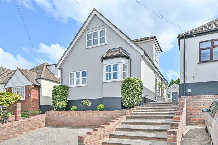 3 Bedroom Detached House For Sale In Honeypot Lane, Brentwood, CM14