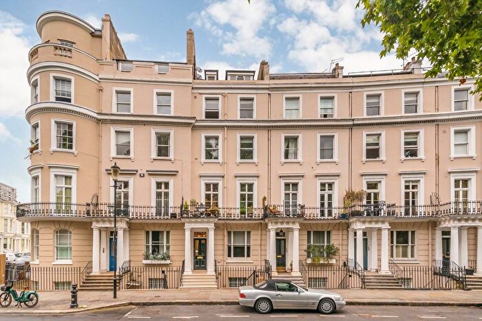 2 Bedroom Flat To Rent In Royal Crescent, Notting Hill, W11