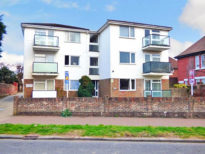1 Bedroom Apartment To Rent In St Winefrides Road, Littlehampton, BN17