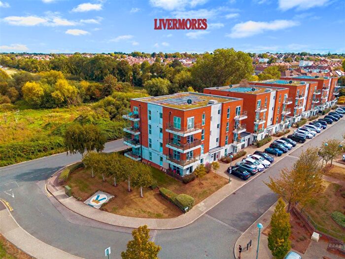 1 Bedroom Flat For Sale In Alcock Crescent, Crayford, Dartford, DA1