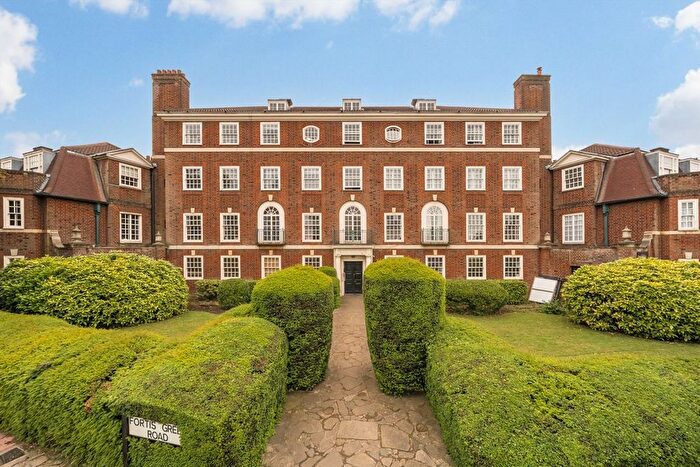 3 Bedroom Flat To Rent In Fortis Green Road, London, N10