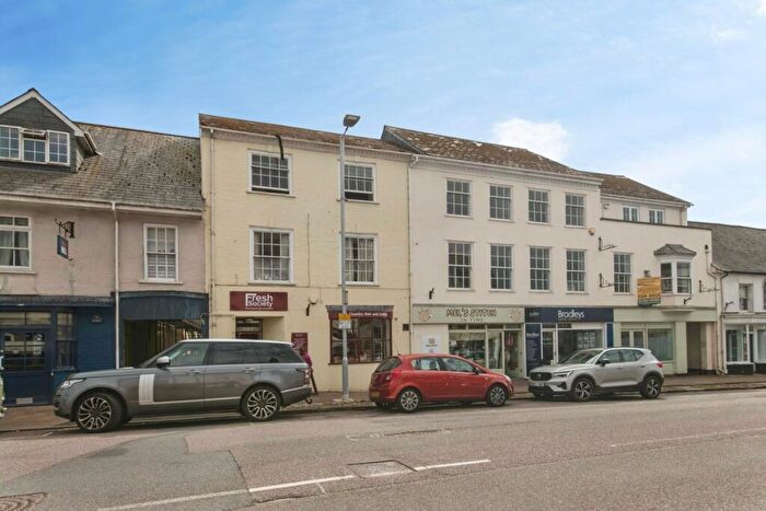 2 Bedroom Flat For Sale In High Street, Honiton, Devon, EX14