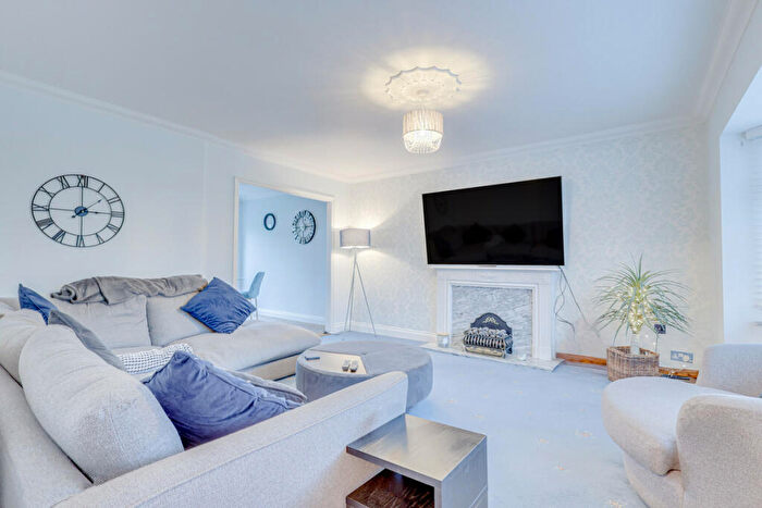 4 Bedroom Detached House For Sale In The Laurels, Rayleigh, SS6