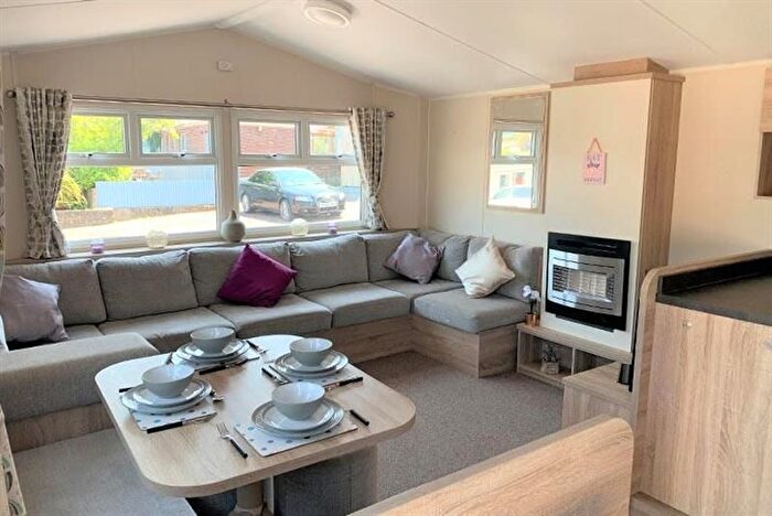 2 Bedroom Mobile/park Home For Sale In Hillway Road, Bembridge, PO35