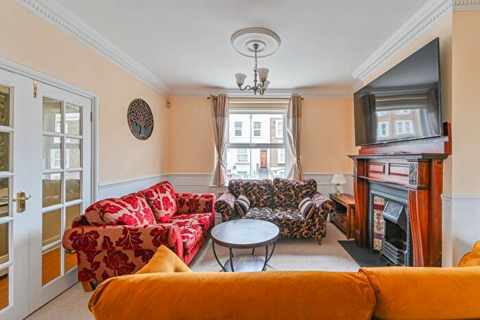 3 Bedroom Maisonette For Sale In Alpha Road, New Cross, London, SE14