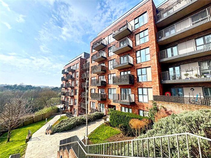 1 Bedroom Flat For Sale In Rosalind Drive, Maidstone, Kent, ME14