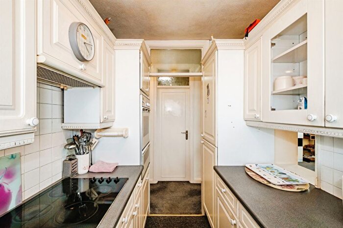 2 Bedroom Flat For Sale In Grand Avenue, Hove, BN3