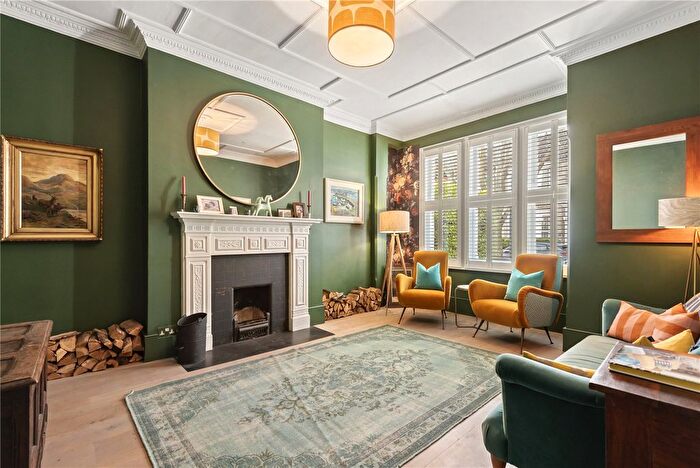 6 Bedroom Terraced House For Sale In Rowfant Road, London, SW17