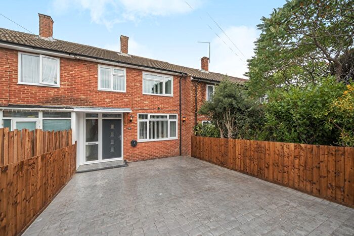 3 Bedroom Terraced House To Rent In Lydsey Close, Slough, SL2