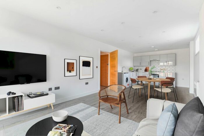 2 Bedroom Flat To Rent In Baring Road, London, SE12