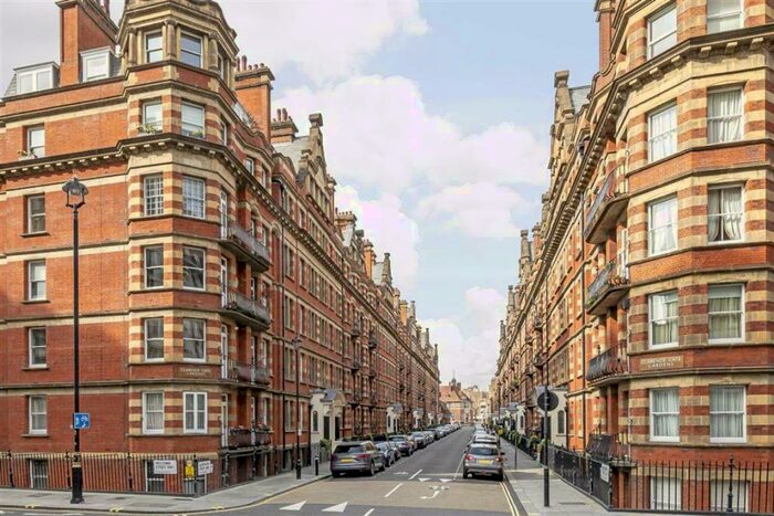 3 Bedroom Flat To Rent In Glentworth Street, Marylebone, NW1