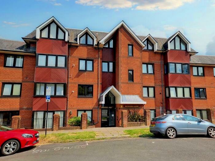 1 Bedroom Ground Flat To Rent In Tivoli Crescent, Brighton, BN1