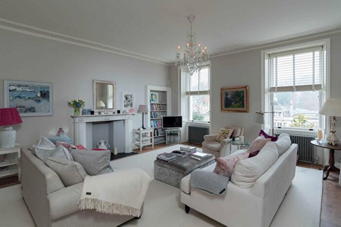 1 Bedroom Apartment To Rent In Royal Crescent, BA1