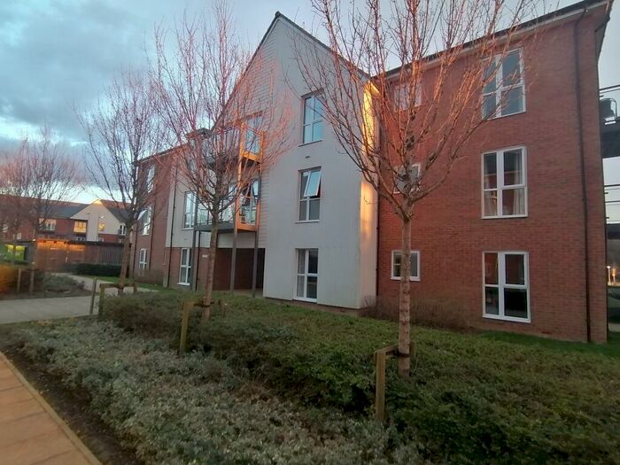 2 Bedroom Apartment To Rent In Holmbush Mews, Faygate, Horsham, RH12
