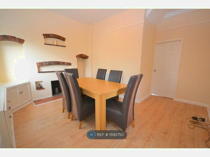 4 Bedroom End Of Terrace House To Rent In Vale Street, Silverdale, Newcastle-Under-Lyme, ST5