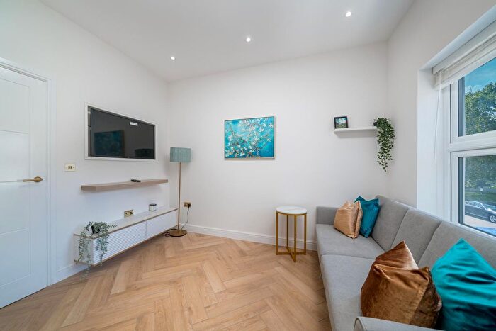1 Bedroom Flat To Rent In Grafton Road, Kentish Town, London, NW5