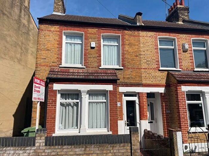 2 Bedroom End Of Terrace House For Sale In Kingsdale Road, London, SE18