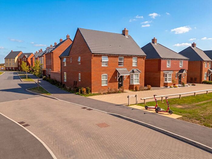 4 Bedroom Detached House For Sale In Hops Road, Broughton, HP22