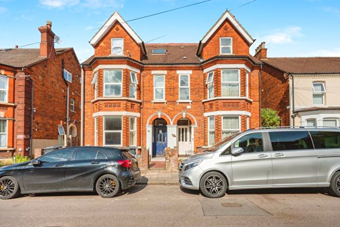 7 Bedroom Semi Detached House For Sale In Rutland Road, Bedford, Bedfordshire, MK40